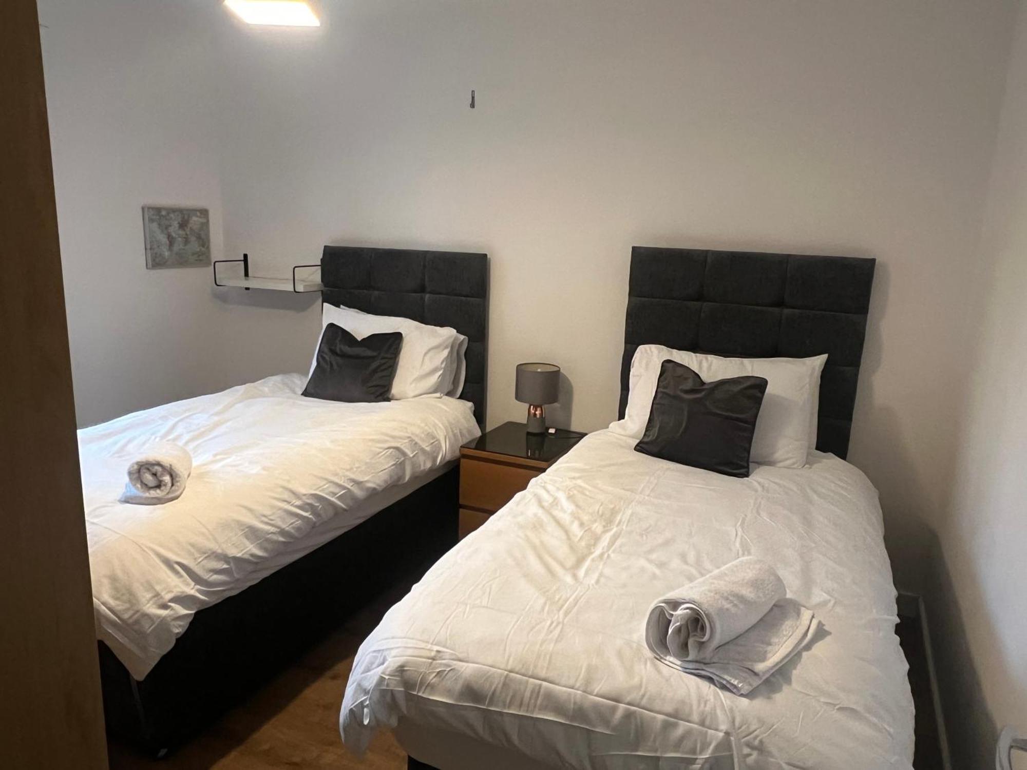 Home Away From Home: Cozy Two Bedroom Apartment Banbury Dış mekan fotoğraf
